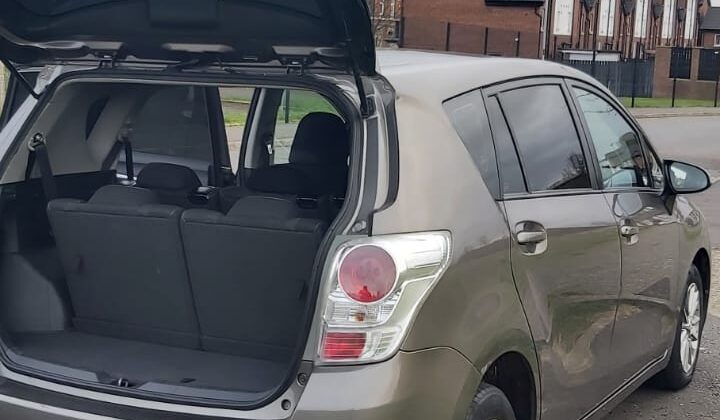 سيارة للبيع Toyota Verso 7
