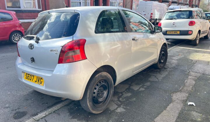 سيارة للبيع تويوتا يارس سيلفر