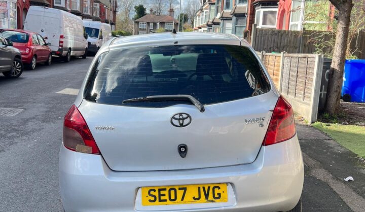 سيارة للبيع تويوتا يارس سيلفر