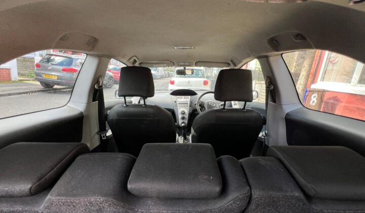 سيارة للبيع تويوتا يارس سيلفر