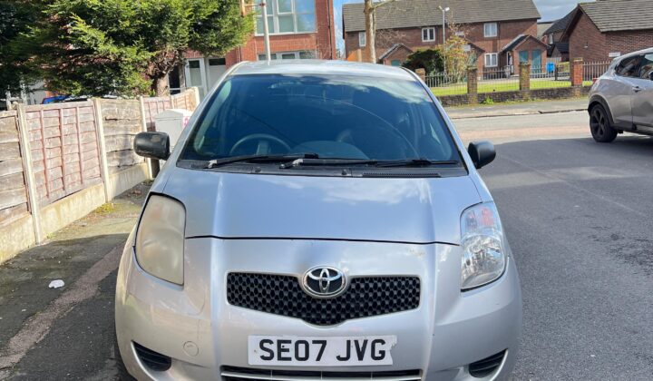 سيارة للبيع تويوتا يارس سيلفر