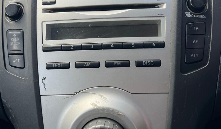 سيارة للبيع تويوتا يارس سيلفر