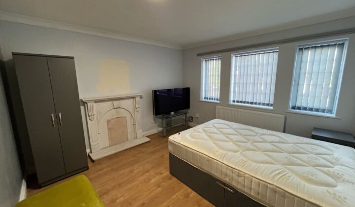 غرفة واحدة متاحة في منزل مشترك