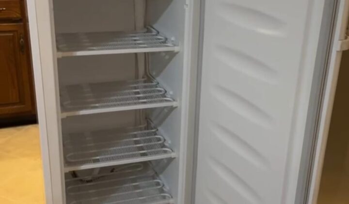 فريزر عملي بحالة ممتازة للبيع