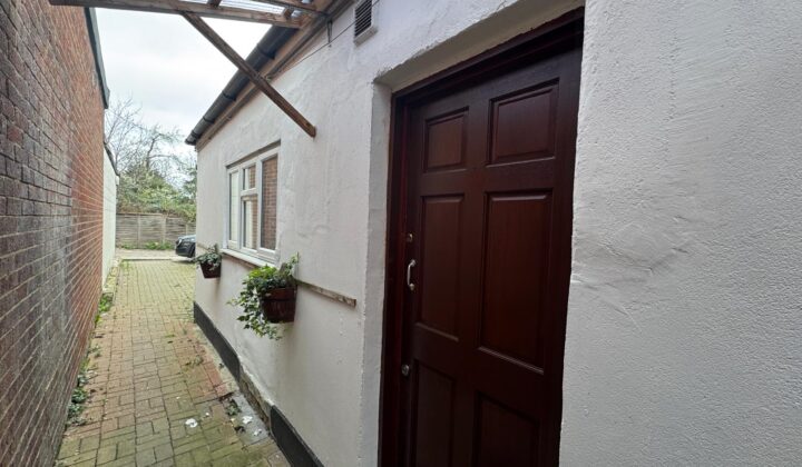 غرفة نوم + صالة + حمام + مطبخ للإيجار 🏠