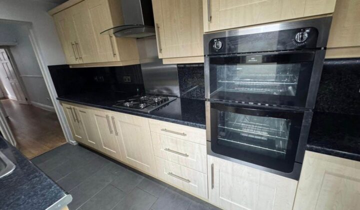 غرفتا نوم حمام واحد