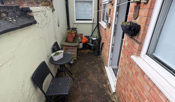 غرفتا نوم حمام واحد