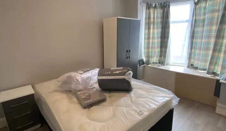 🛏️ غرفة مزدوجة حديثة للإيجار – ستونبريدج بارك