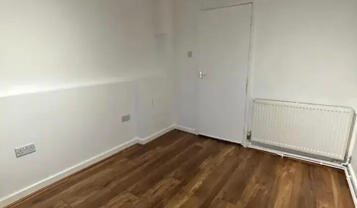 🛏️ غرفة مزدوجة حديثة للإيجار – ستونبريدج بارك