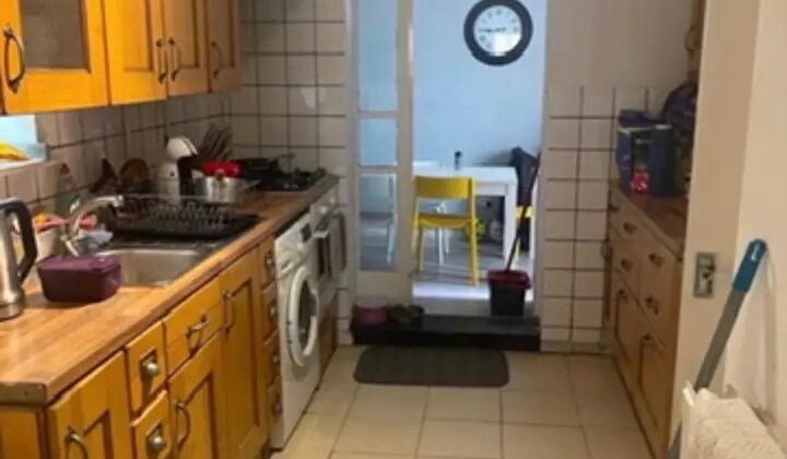 🛏️ غرفة مزدوجة للإيجار