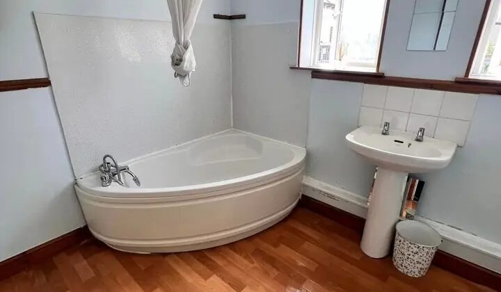 🛏️ غرفة متاحة للإيجار