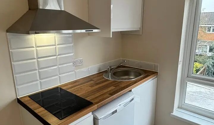 استوديو مجدد بالكامل