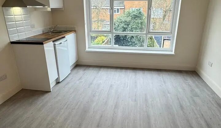 استوديو مجدد بالكامل