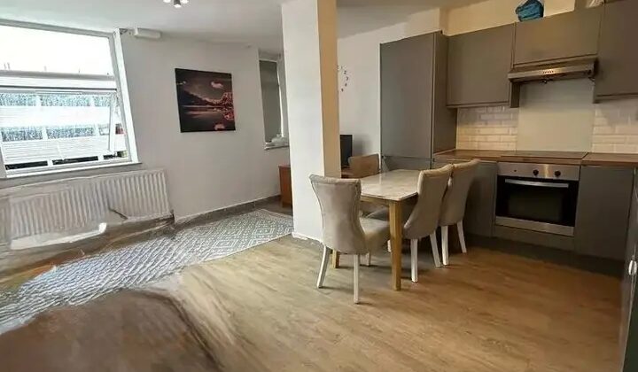 غرفة في شقة للإيجار – رومفورد