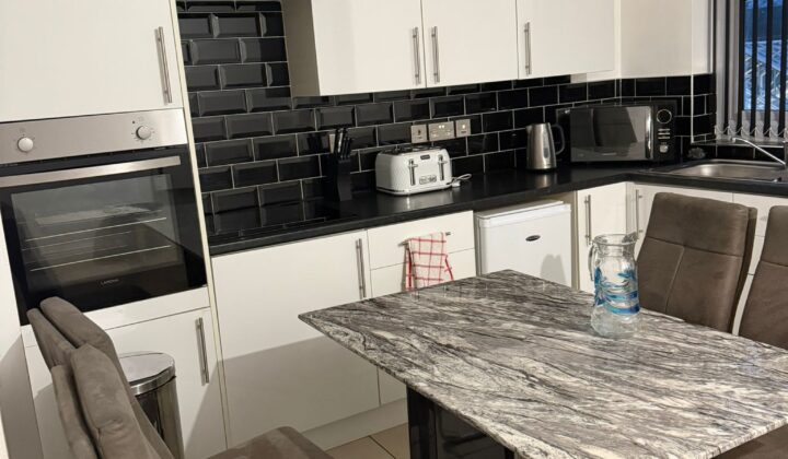 شقة غرفتين وصالة للإيجار