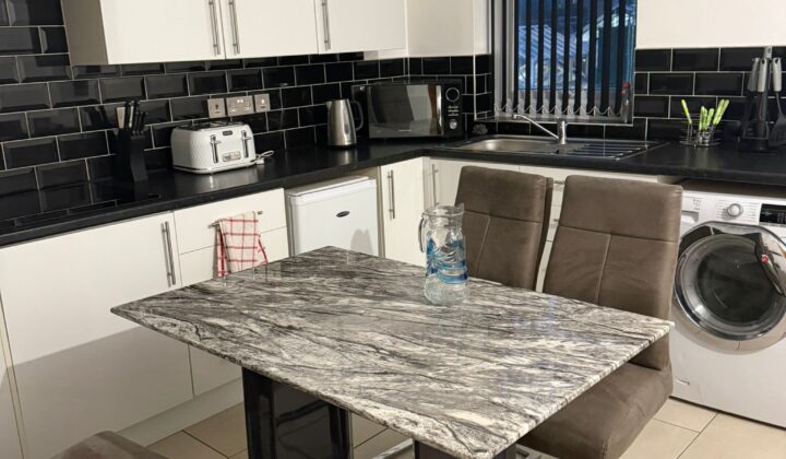 شقة غرفتين وصالة للإيجار