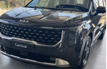 Car-Rental-Kia-Carnival-With-Driver-Tourst-Limousine.jpg-3